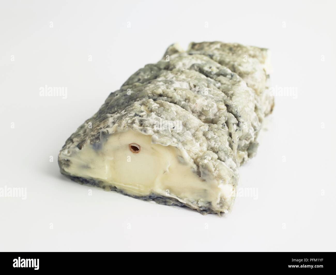 Log de Saint-Christophe français du fromage de chèvre avec l'écorce ridée Banque D'Images
