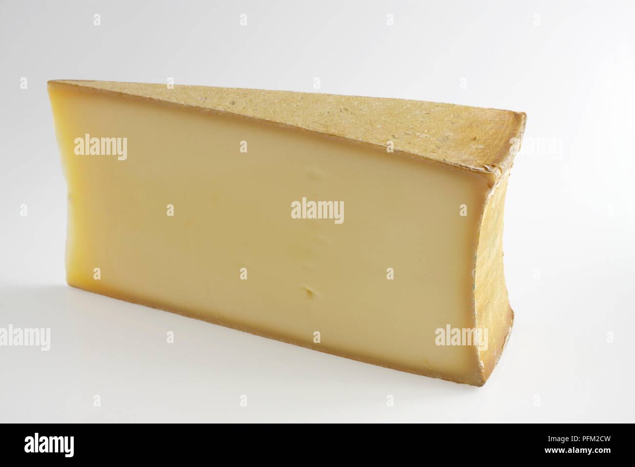 Tranche de Beaufort français d'Ete fromage au lait de vache Banque D'Images