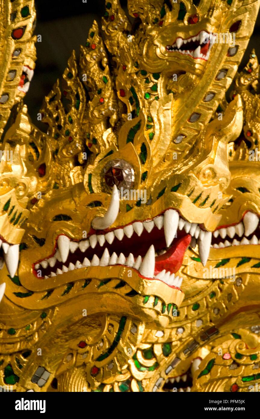 Thaïlande, Bangkok, Naga proue d'une barge royale Banque D'Images
