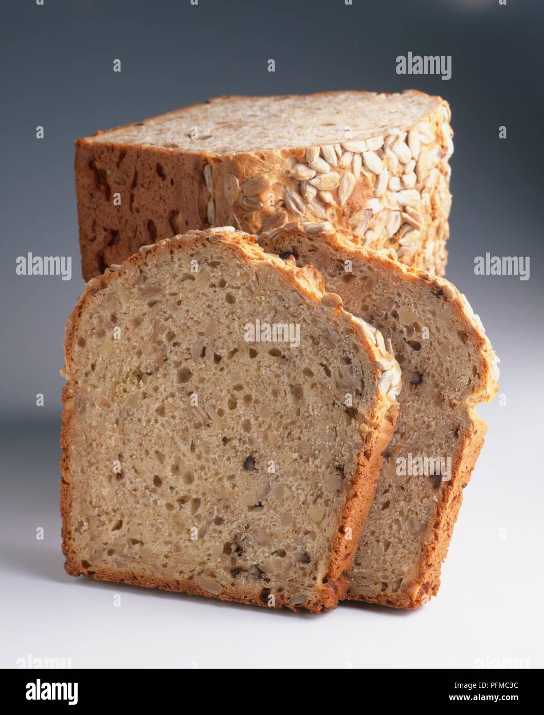 Avec des tranches de pain pain wolemeal Banque D'Images