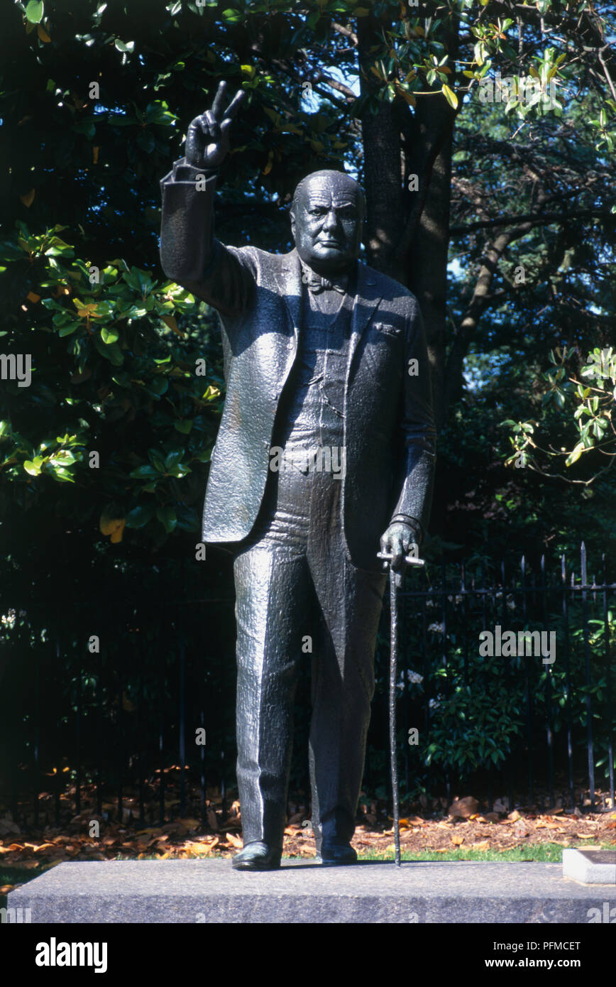 USA, Washington DC, statue de Sir Winston Churchill à l'extérieur de l'Ambassade britannique Banque D'Images
