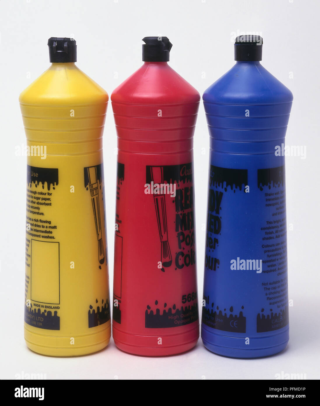 Les bouteilles en plastique contenant de l'affiche de la couleur de la peinture. Banque D'Images