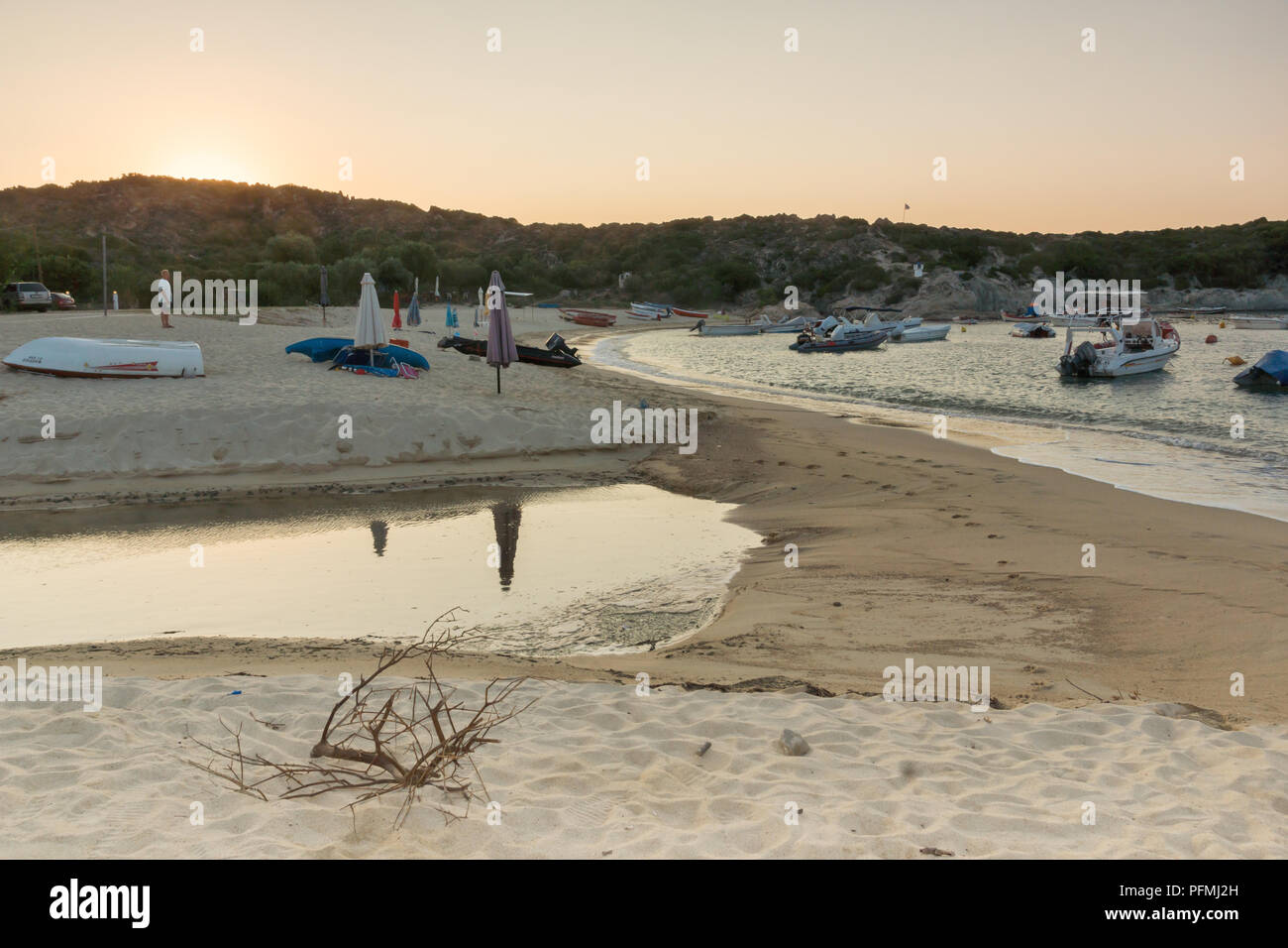 La Chalcidique, Macédoine Centrale, Grèce - 26 août 2014 : incroyable coucher du soleil sur la plage de Kalamitsi péninsule Sithonia Chalkidiki Macédoine centrale grecque, Banque D'Images