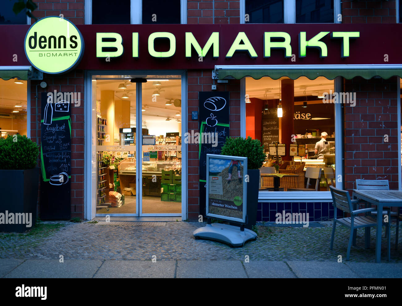 Organic Shop Denn's marché bio, Savigny-Platz, Berlin, Allemagne Banque D'Images