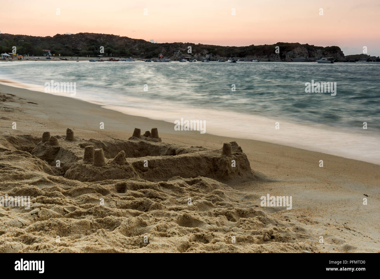 Lever du soleil sur la plage de Kalamitsi à péninsule Sithonia, Halkidiki, Macédoine Centrale, Grèce Banque D'Images