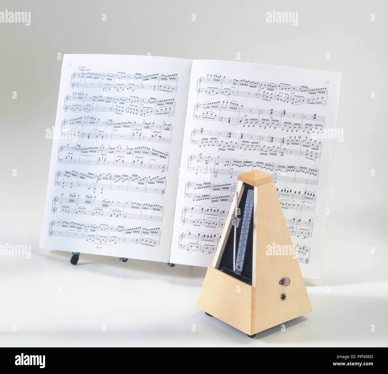 Métronome et note de musique Photo Stock Alamy