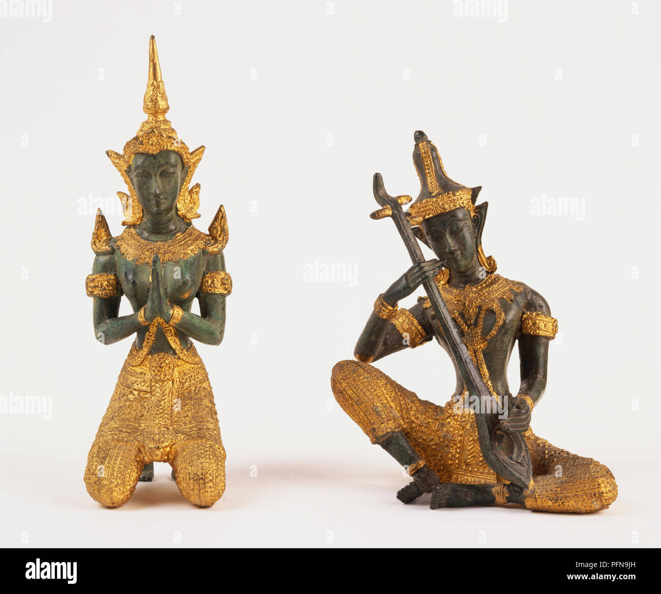 La Thaïlande, deux figurines en or et noir, Close up. Banque D'Images