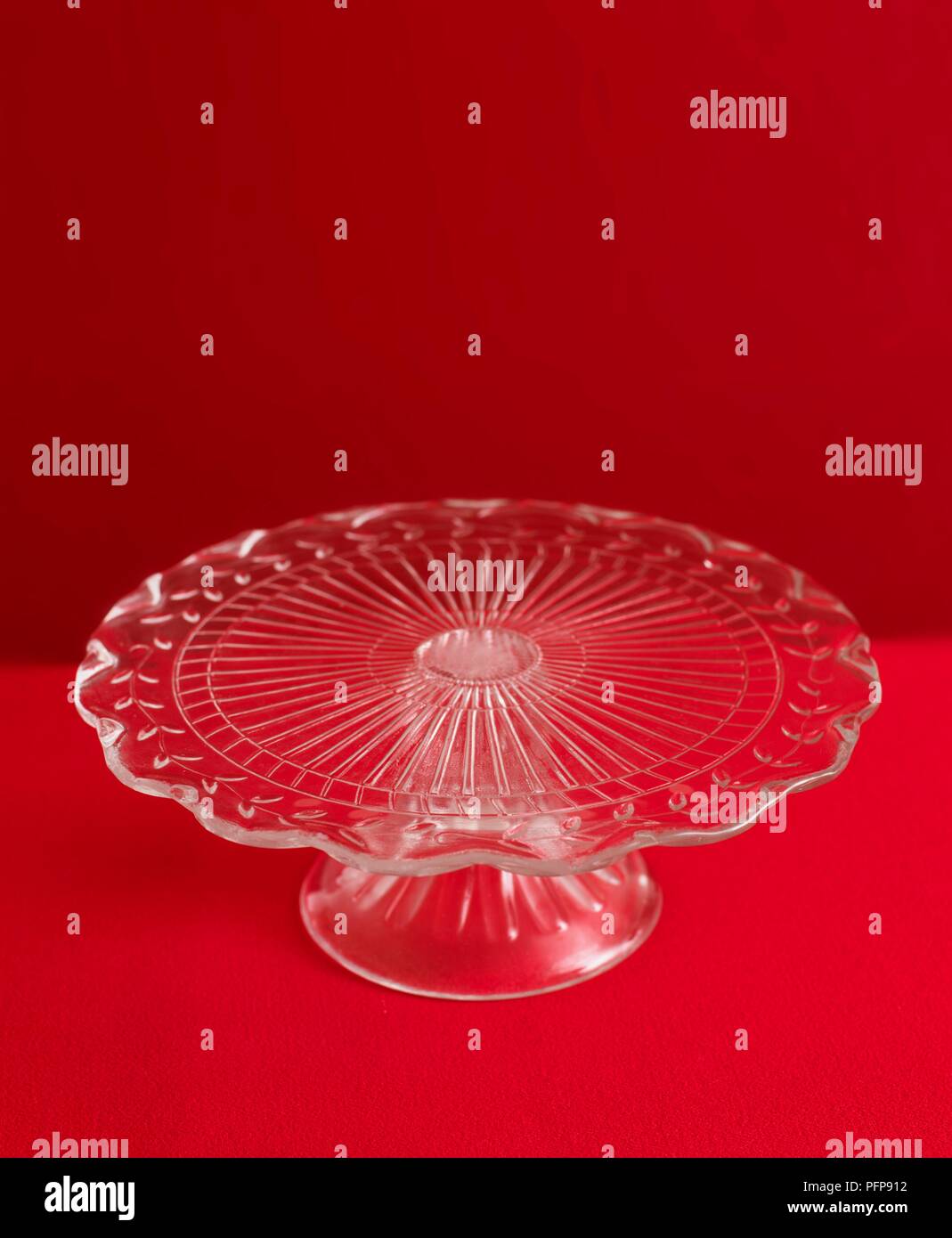 Couper le verre cakestand Banque D'Images