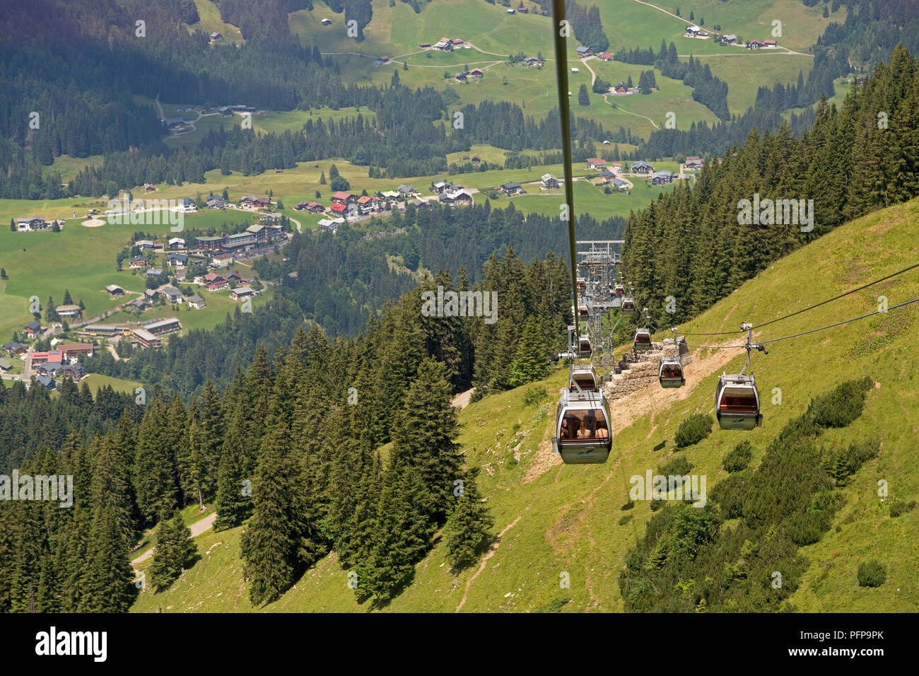 Vue de la ville de Kanzelwandbahn, Riezlern, peu vallée Walser, Autriche Banque D'Images