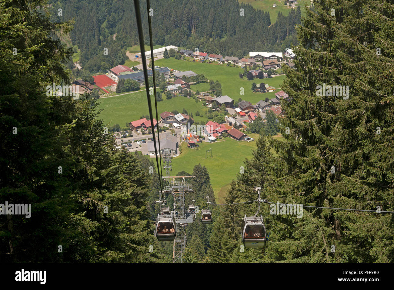 Vue de la ville de Kanzelwandbahn, Riezlern, peu vallée Walser, Autriche Banque D'Images