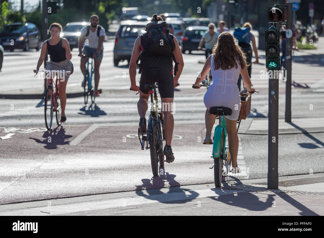 La circulation des cycles à Hambourg Banque D'Images