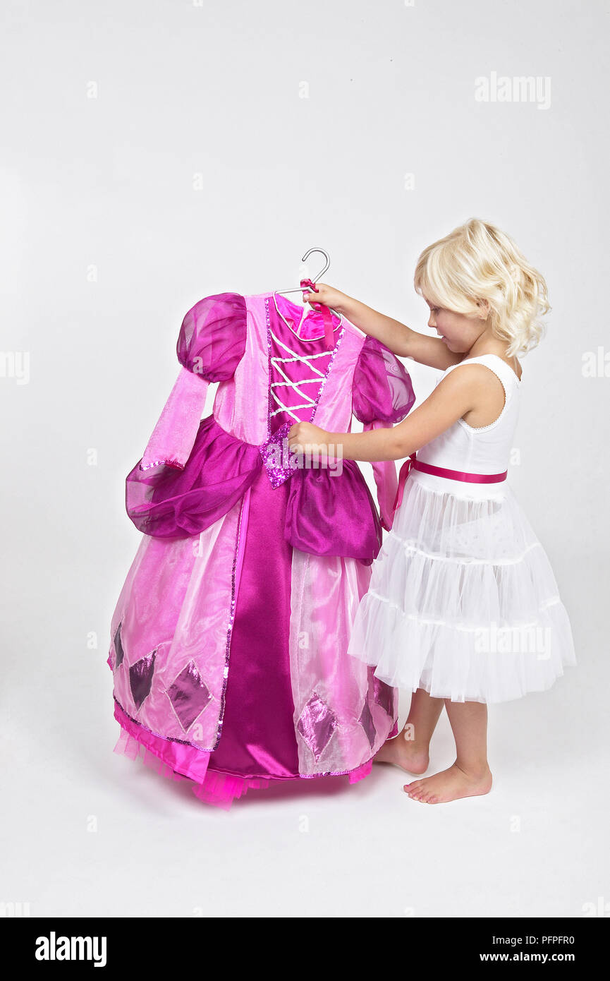 Fille En Jupon Blanc Tenue Robe Princesse Rose Photo Stock Alamy