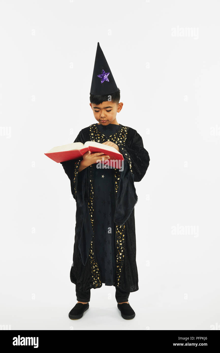 Enfant en costume de wizard Banque D'Images