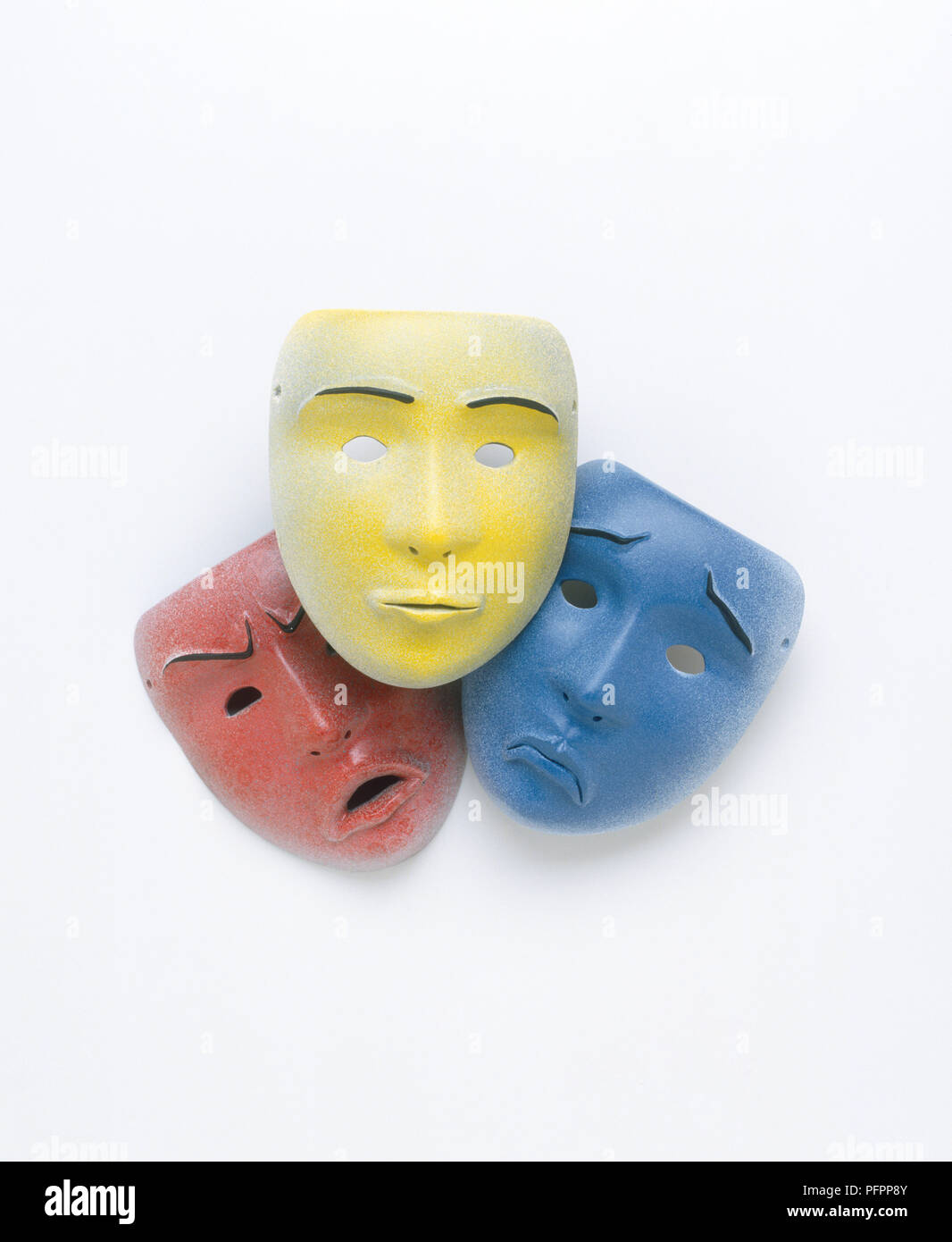 Trois rose, jaune et bleu représentant des masques de théâtre comédie, drame et tragédie Banque D'Images