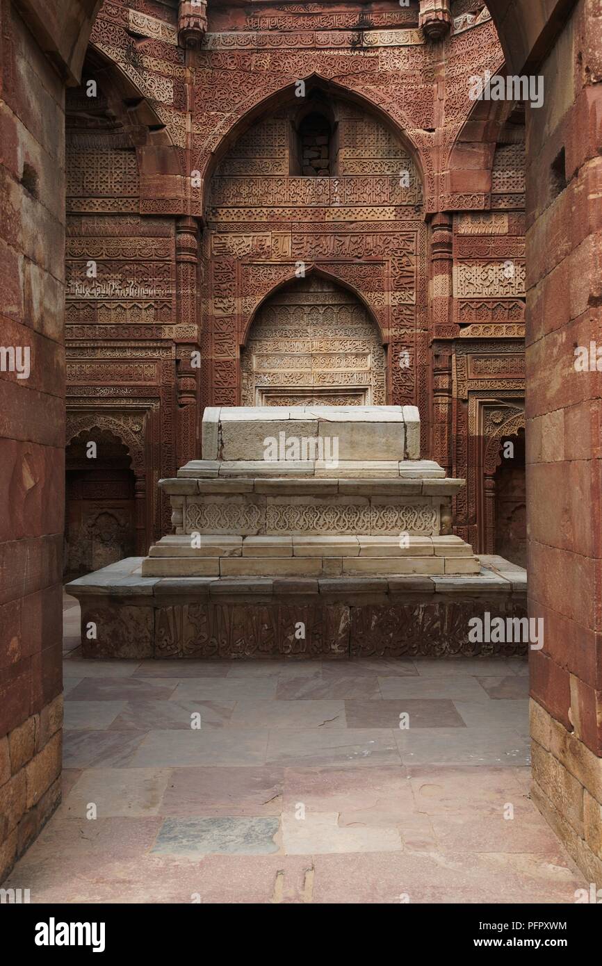 L'Inde, Delhi, (dépêche écrite, Qutb Minar Complex, Tombe d'Iltutmish Banque D'Images