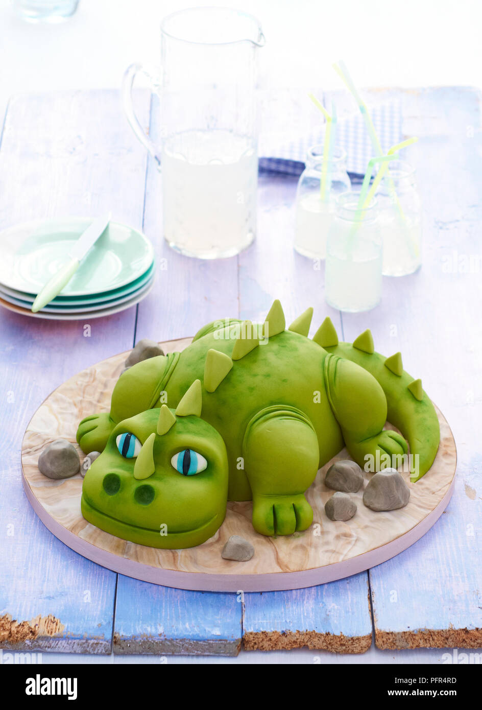 Gâteau dinosaure vert Banque D'Images