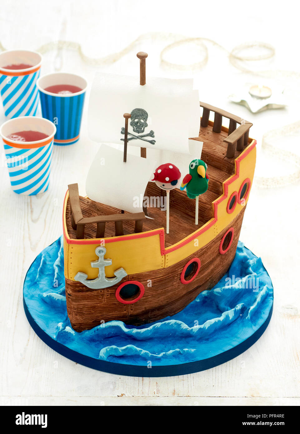 Gateau Bateau Pirate Photo Stock Alamy Gateau Bateau Pirate Photo Stock Alamy