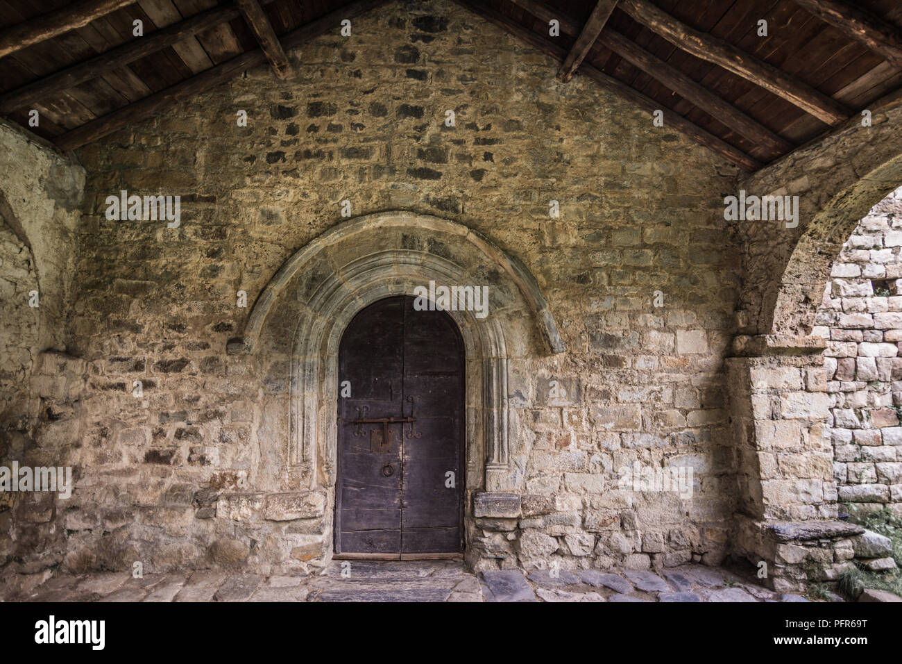 Porte en bois ancienne église de Sant Feliu de Barruera, Catalogne, Espagne.style Roman Églises romanes catalanes de la Vall de Boi est déclarée Banque D'Images
