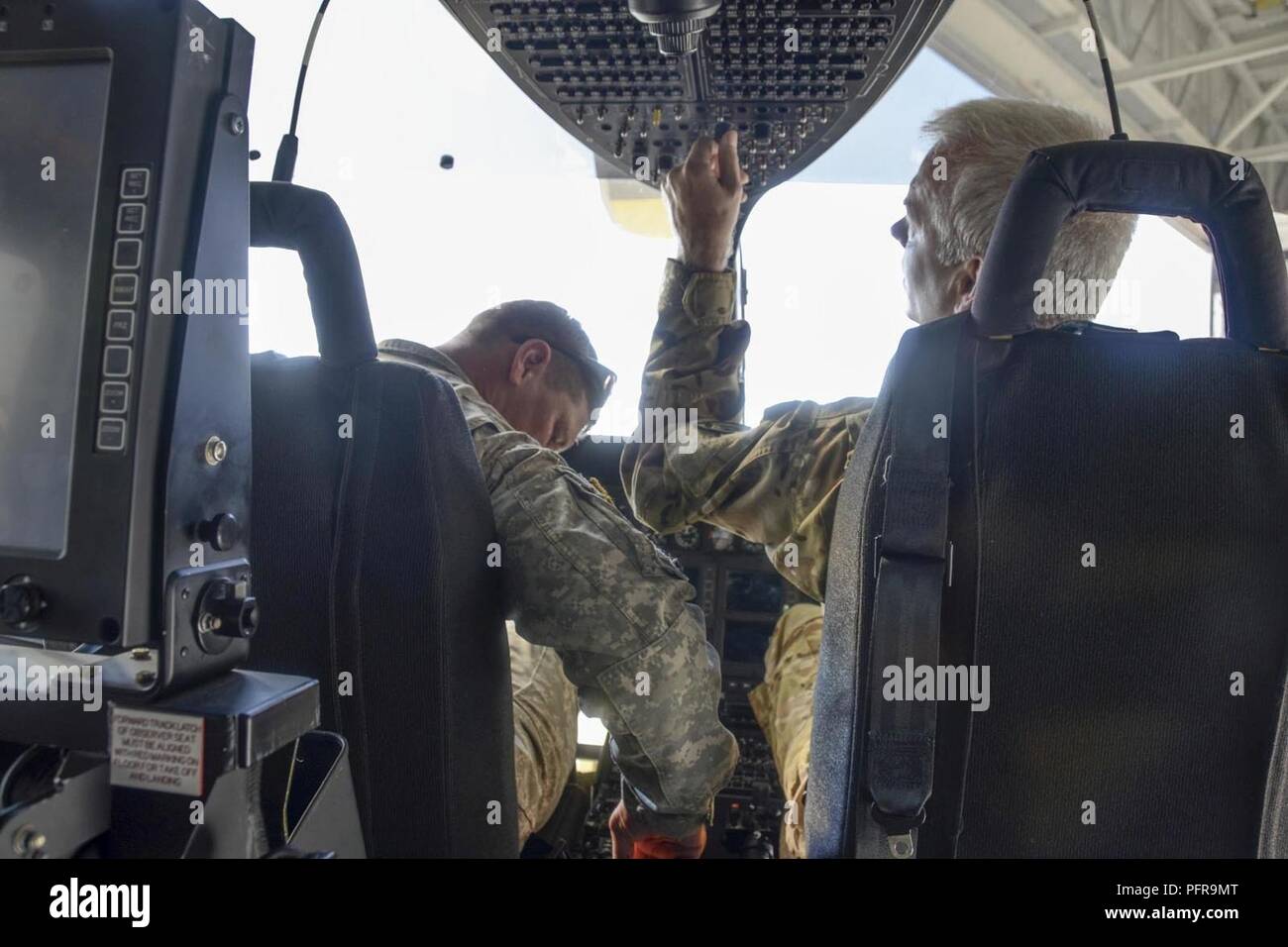 La Lang envoyé une LUH-72 Lakota pour aider la patrouille frontalière américaine en fournissant le soutien aérien le long de la frontière Texas-Mexique, le 23 mai 2018. La LANG Lakotas sont équipées d''une mission equipment package qui comprend une caméra infrarouge WESCAM pour la nuit et les opérations d'enregistrement de la caméra. Banque D'Images