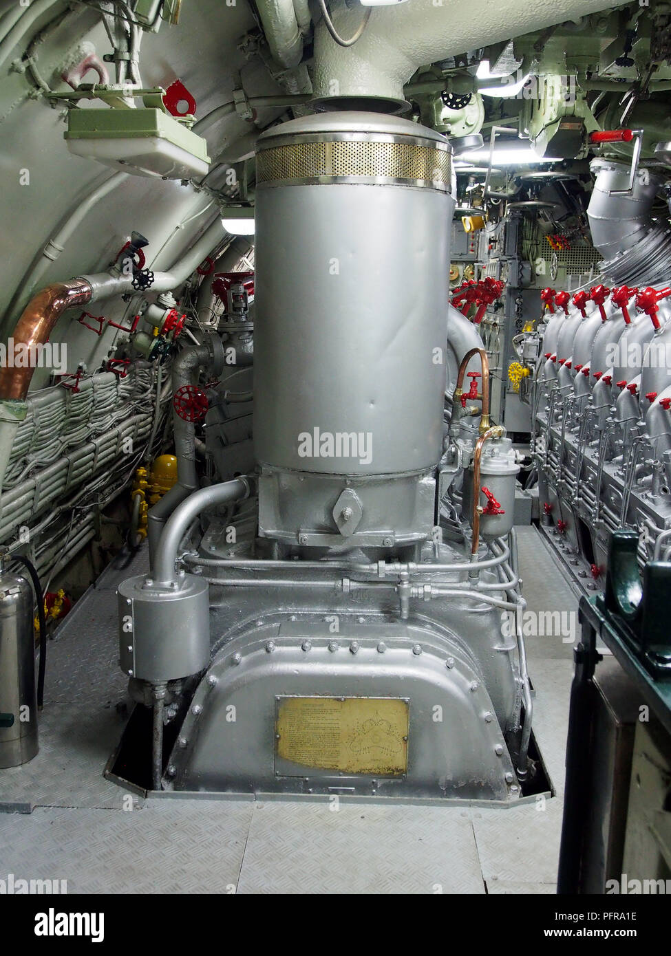 General Motors 278A des moteurs diesel de la BAP Abtao (SS-42) sous-marin de la marine péruvienne. Le navire, un sous-marin de classe de maquereau, construit par la société Electric Boat, a été rendu le 1 mars 1954, mis hors service en 1998 et elle est devenue un musée en 2004. Credit : Agence de presse Fotoholica/Alamy Banque D'Images