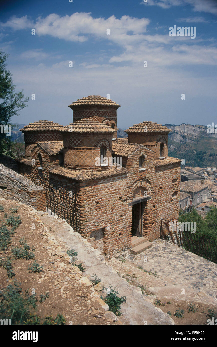 L'Italie, la Calabre, 20/410, Cattolica, 11e siècle église Byzantine sur promontoire Banque D'Images