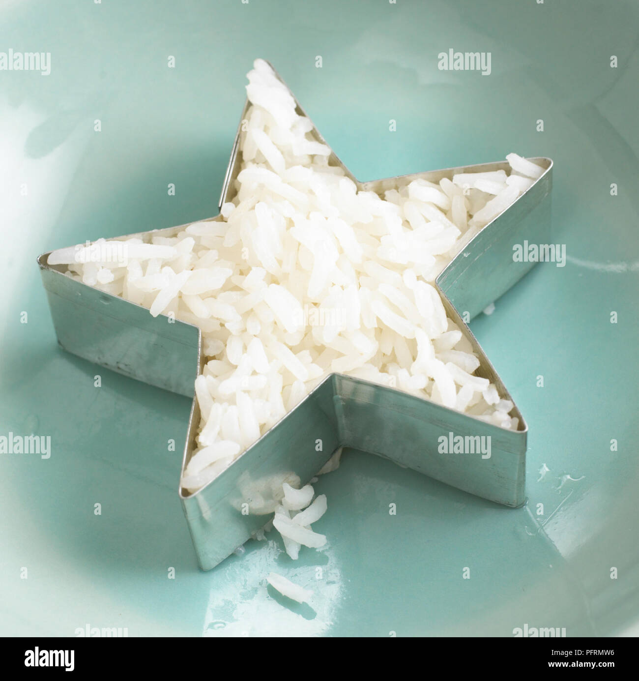 Riz blanc en forme d'étoile à l'emporte-pièce Photo Stock - Alamy