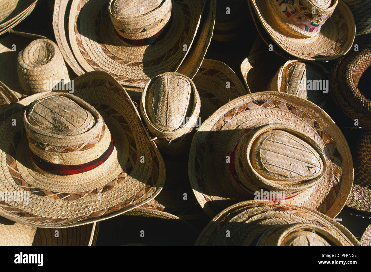 Caraïbes, la République dominicaine, Santo Domingo, Parque Colon, des chapeaux  de paille à vendre Photo Stock - Alamy