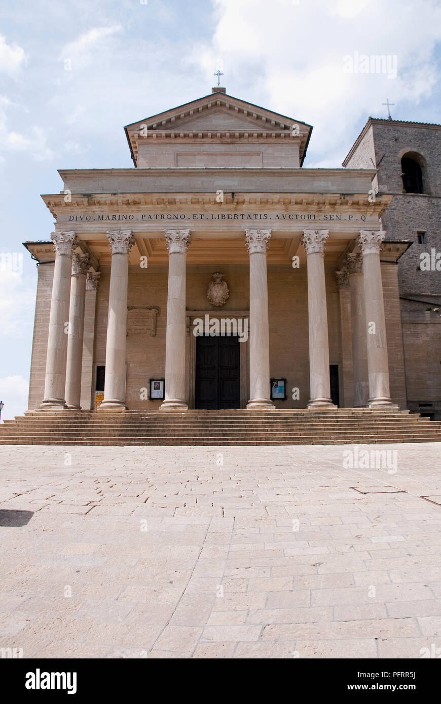 L'Italie, République de Saint-Marin, la Basilique di San Marino, façade de l'église catholique romaine néoclassique construit en 1836 Banque D'Images