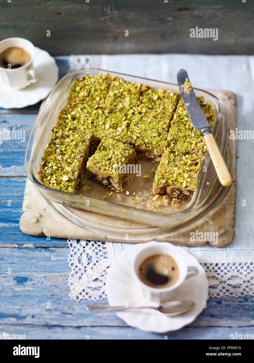 Ranginak, arabes sweetmeat, accompagné du café Banque D'Images