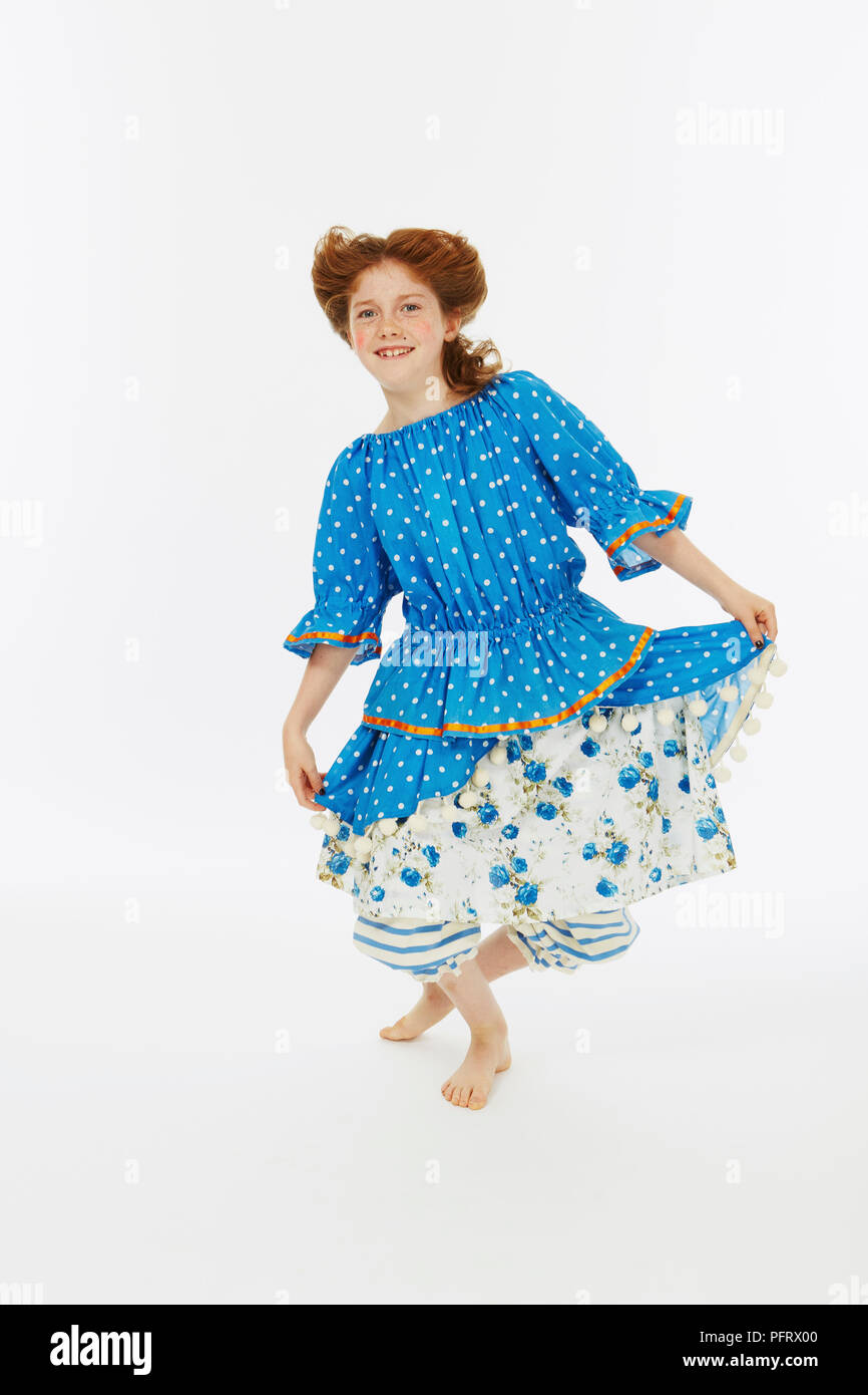 Girl habillé de bleu fancy dress costume comme cinderella's sister Banque D'Images