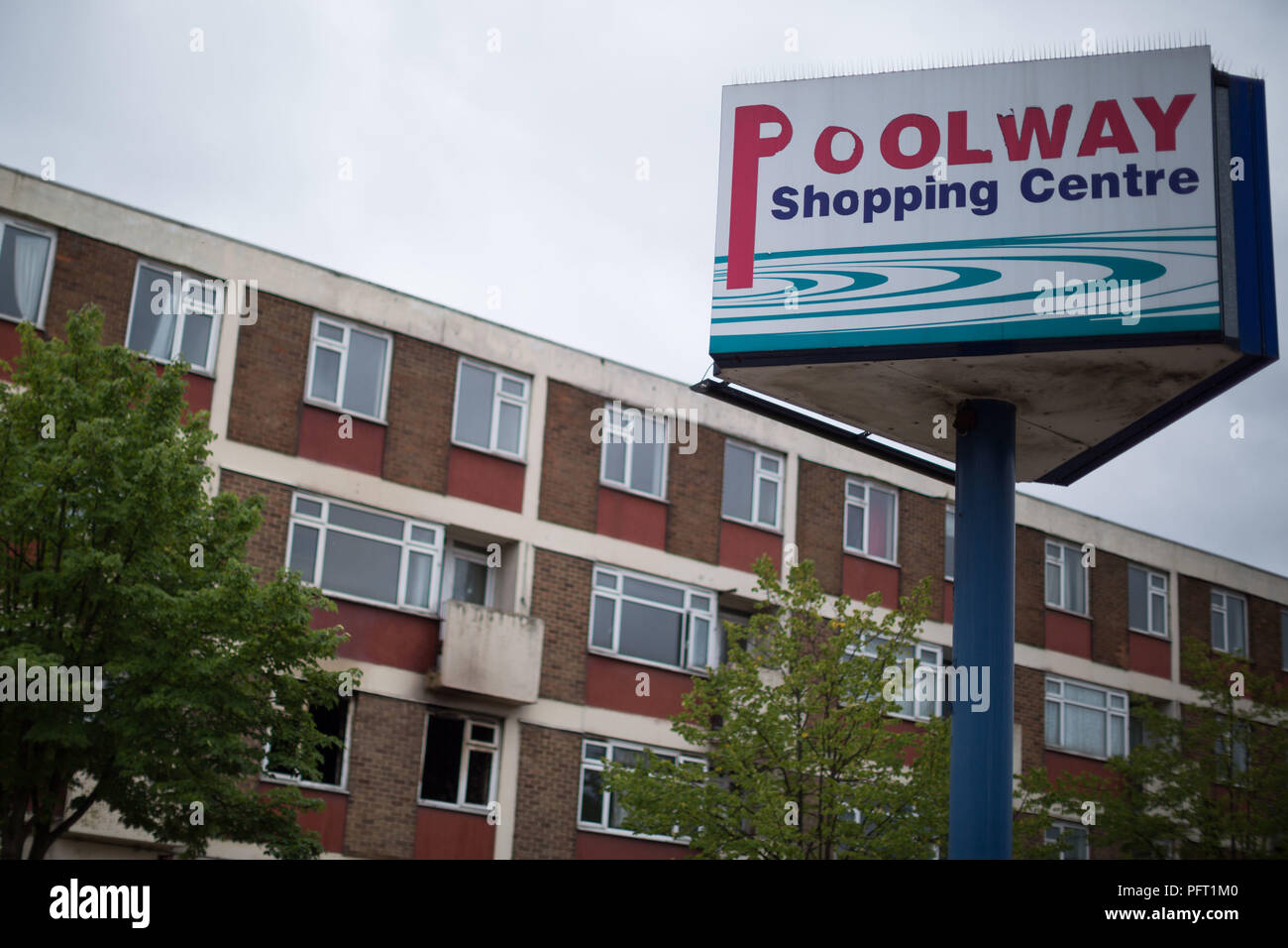 Un panneau à l'Poolway abandonnés dans le centre commercial Garretts Green, Birmingham. Construit en 1961, il fut une prospère centre de vente au détail avec les collectivités locales et grands magasins de marque, mais est devenue une ville fantôme, quelques mois après la clôture. Banque D'Images