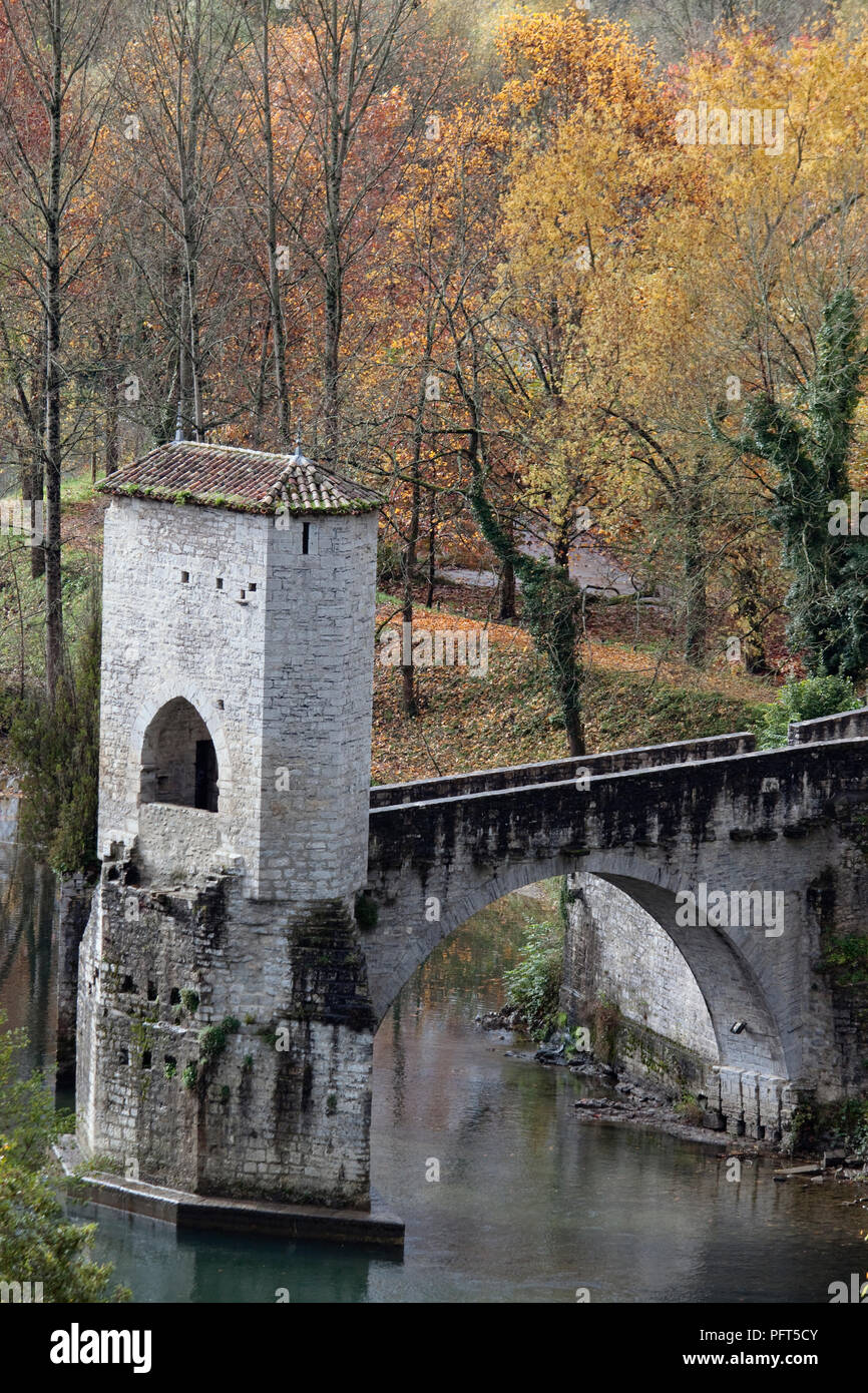 France, Aquitaine, Pyrénées-Atlantiques, Sauveterre-de-Béarn, pont de légende Banque D'Images