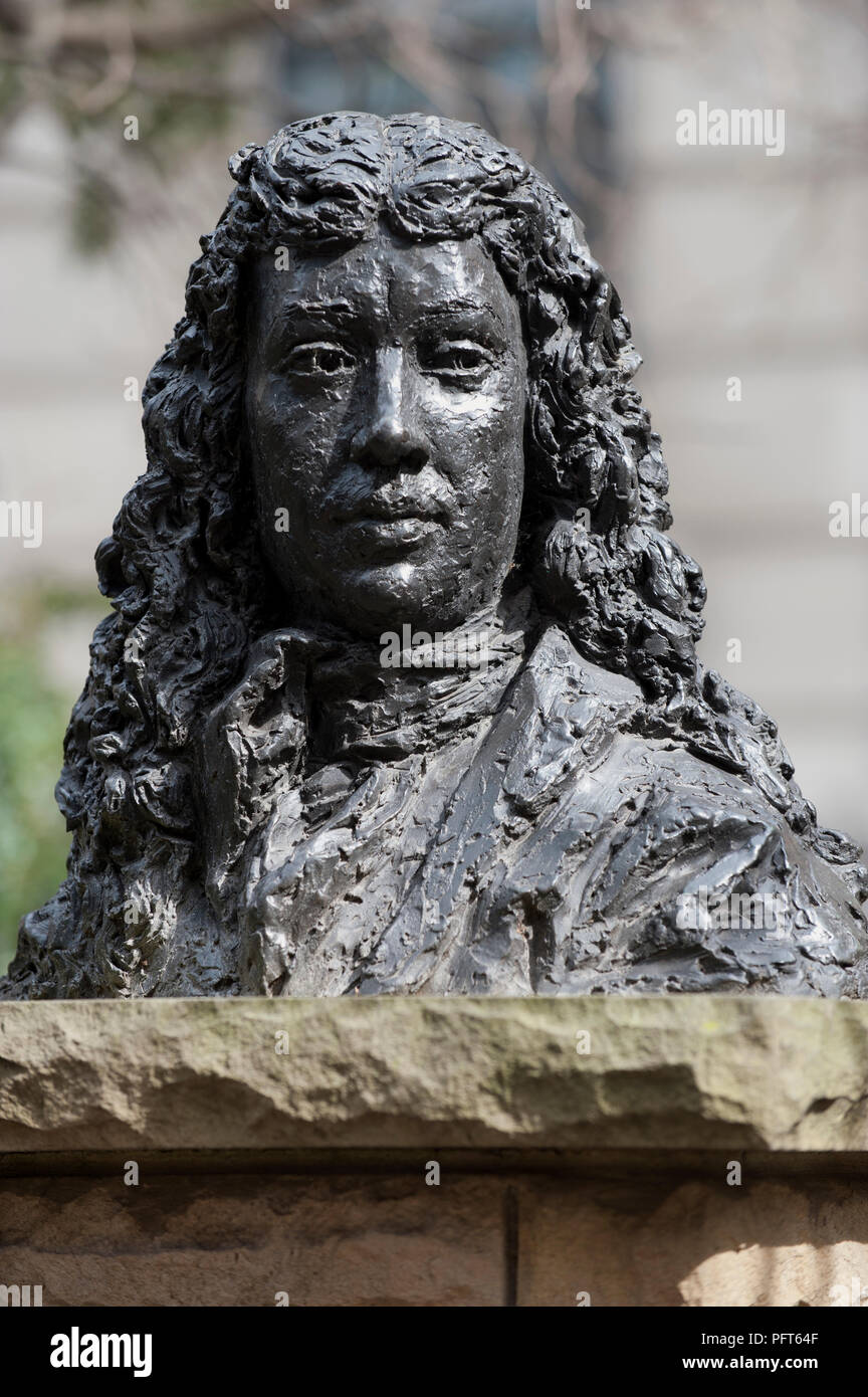 Grande Bretagne, Londres, ville de London Seething Lane, jardins, buste en bronze de Samuel Pepys Banque D'Images