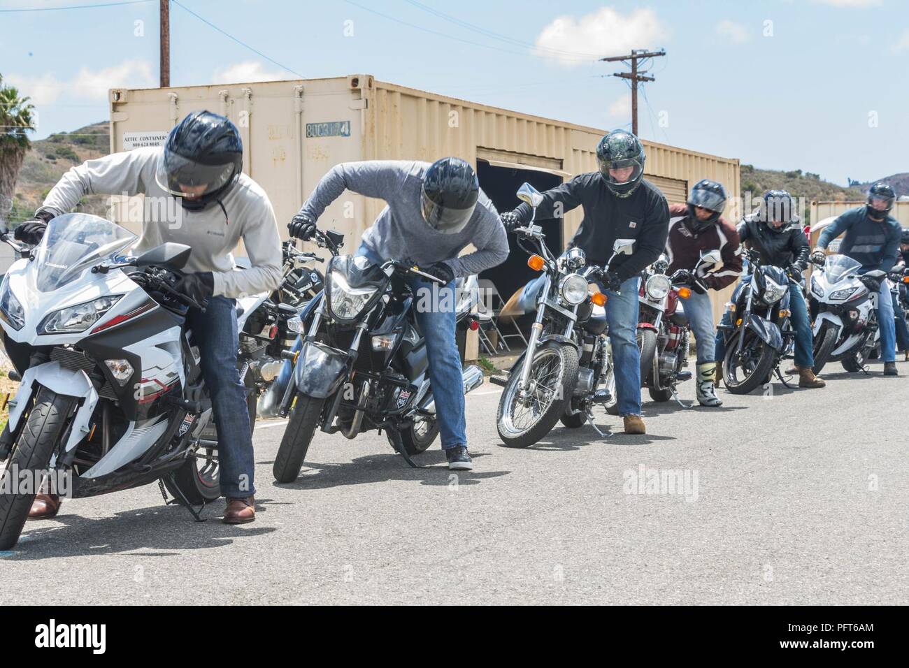 Les Marines américains démonter leurs motos au cours de la Fondation de la  sécurité Moto Rider de base plats sur Marine Corps Base Camp Pendleton, en  Californie, le 31 mai 2018. Après