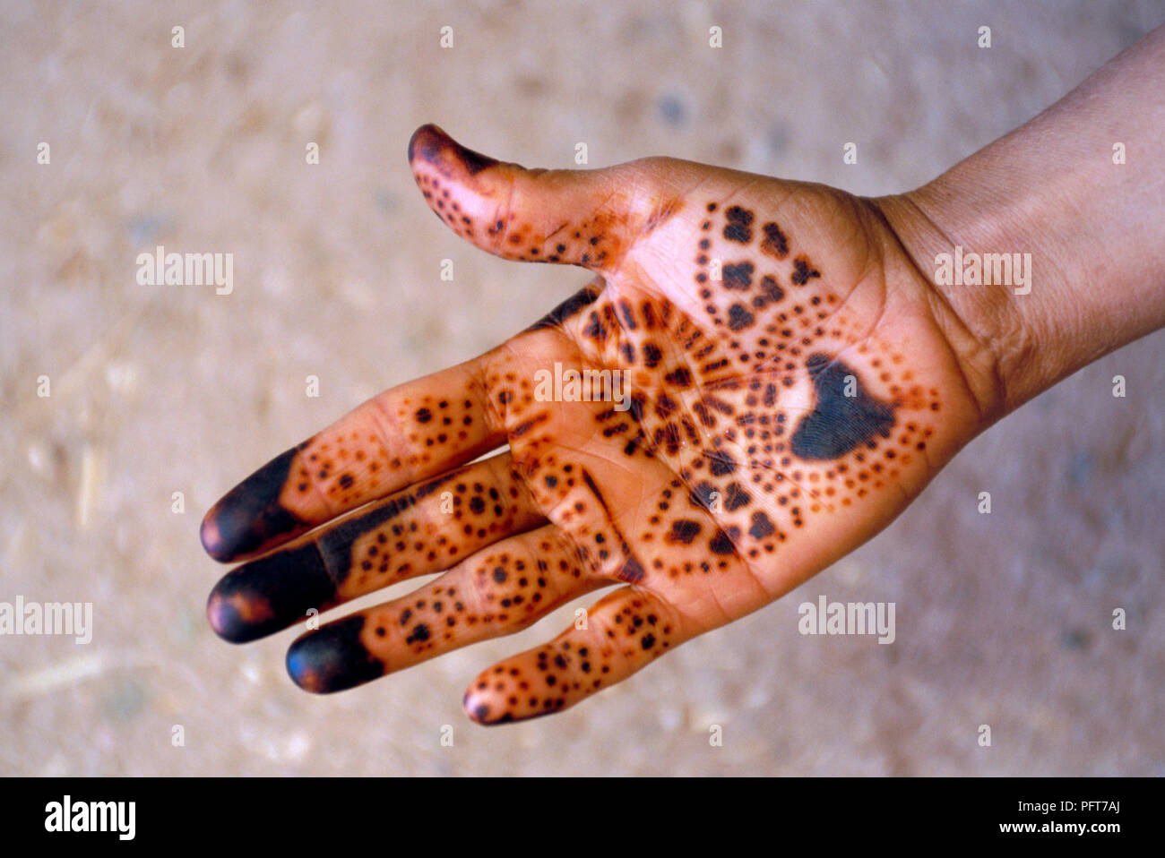 Tatouage au henné marocain sur la paume de la main, closeup Photo Stock Alamy
