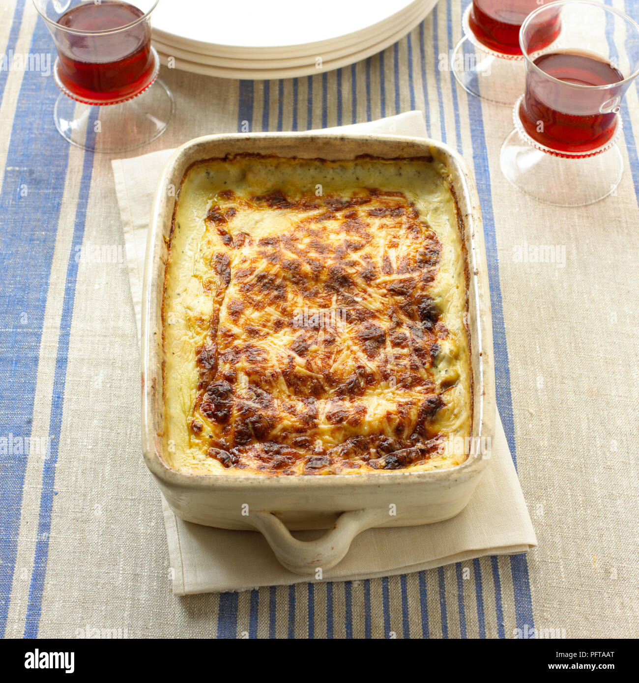 Cannelloni aux épinards et champignons Banque D'Images