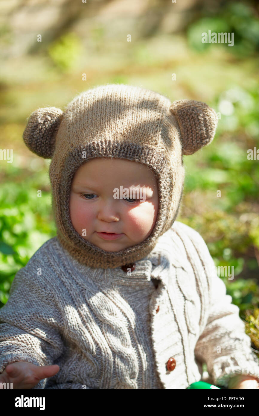 Bébé garçon portant un bearaclava, balaclava à oreilles, 17 mois Banque D'Images