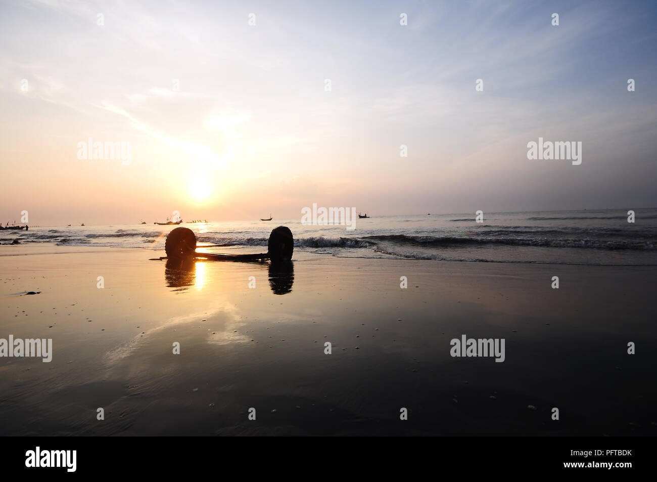 Beau lever de soleil sur la plage Banque D'Images