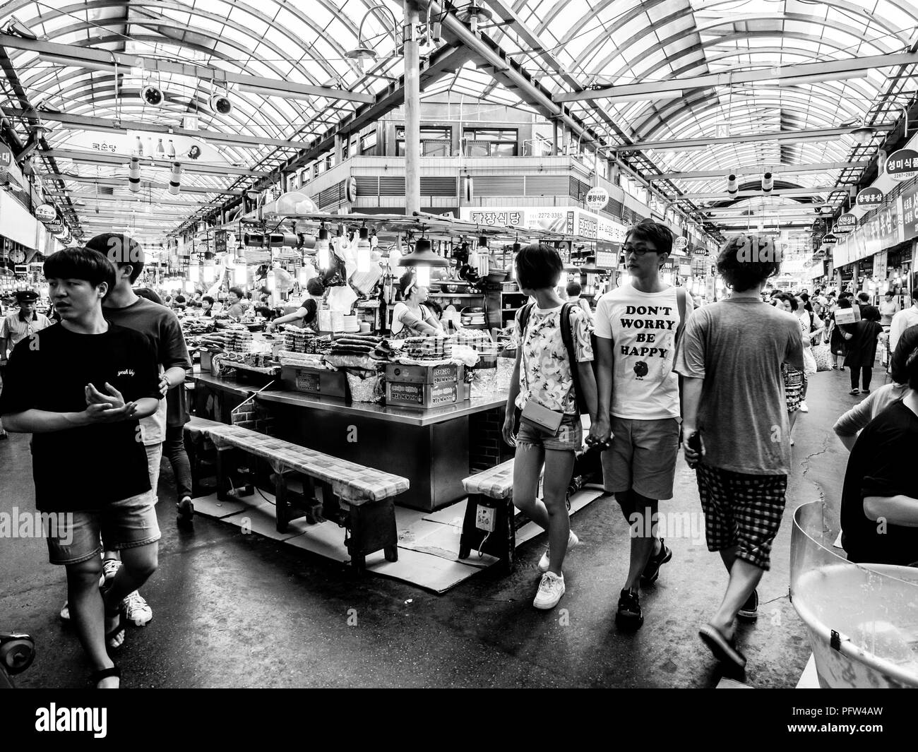 Séoul, Corée du Sud - 21 juin 2017 : une cuisine savoureuse et des boissons à Gwangjang à Séoul. Banque D'Images