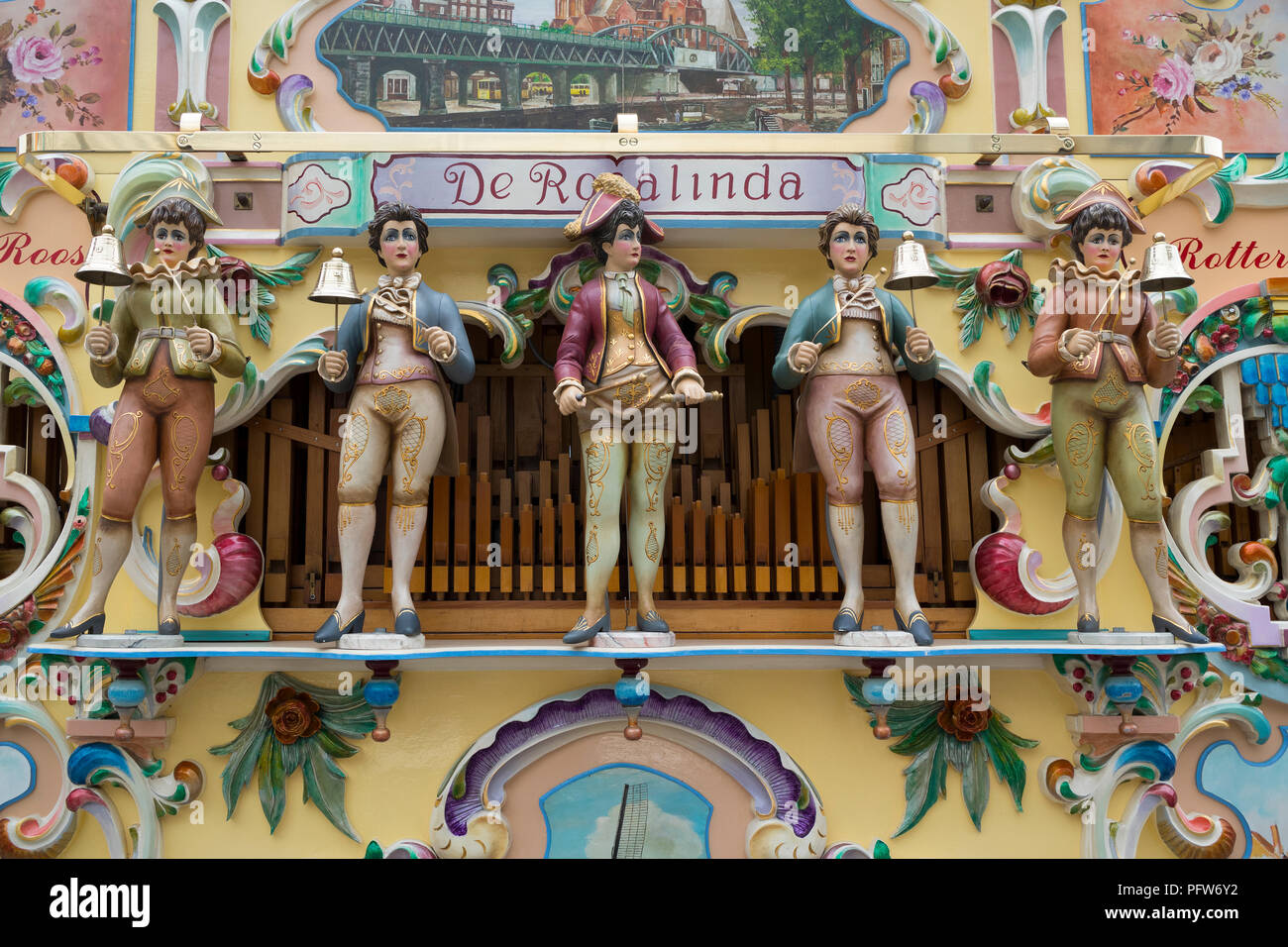 Rotterdam, Pays-Bas - le 7 juillet 2018 : les poupées sur un orgue de rue traditionnels hollandais nommé Rosalinda Banque D'Images