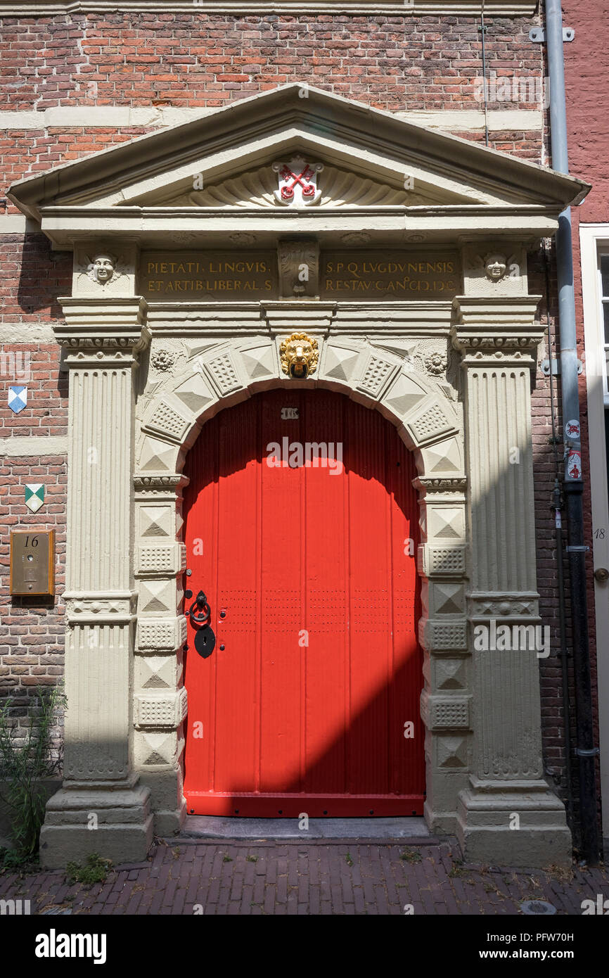 Leiden, Pays-Bas - 17 juillet 2018 : Entrée de l'École Latine de Leyde où Rembrandt a étudié Banque D'Images