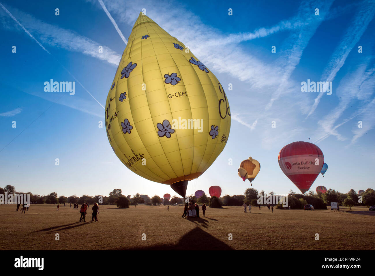 Le Bristol de ballons Montgolfières matin ascension de masse à Ashton Court dans Durdham approche Clifton à la terre Août 2018 UK Banque D'Images