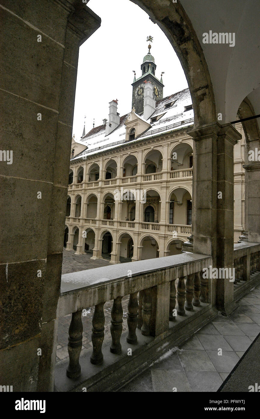 Le Landhaushof - un chef-d'œuvre de la Renaissance italienne. Derrière les fenêtres voûtées se trouve le Parlement provincial de Styrie à Graz, en Autriche. Banque D'Images