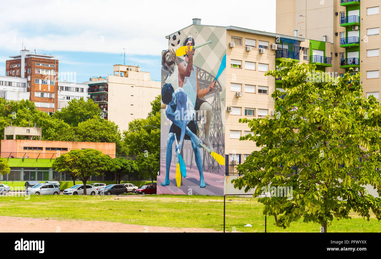 BUENOS AIRES, ARGENTINE - le 25 décembre 2017 : voir des graffitis sur la façade de l'immeuble dans le centre de la ville. L'espace de copie pour le texte Banque D'Images