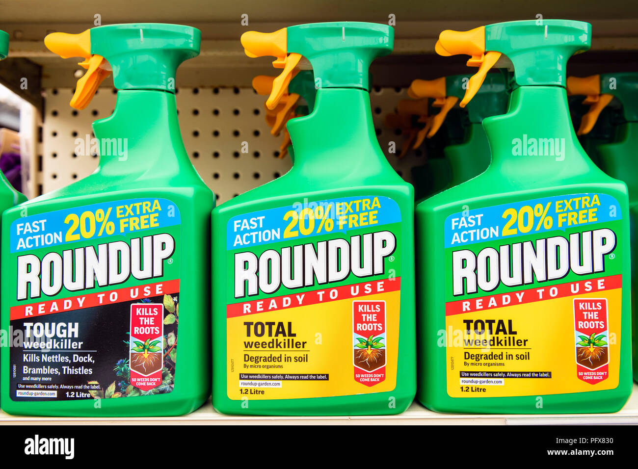 Désherbant Roundup fabriqué par Monsanto avec le glyphosate, UK. Banque D'Images