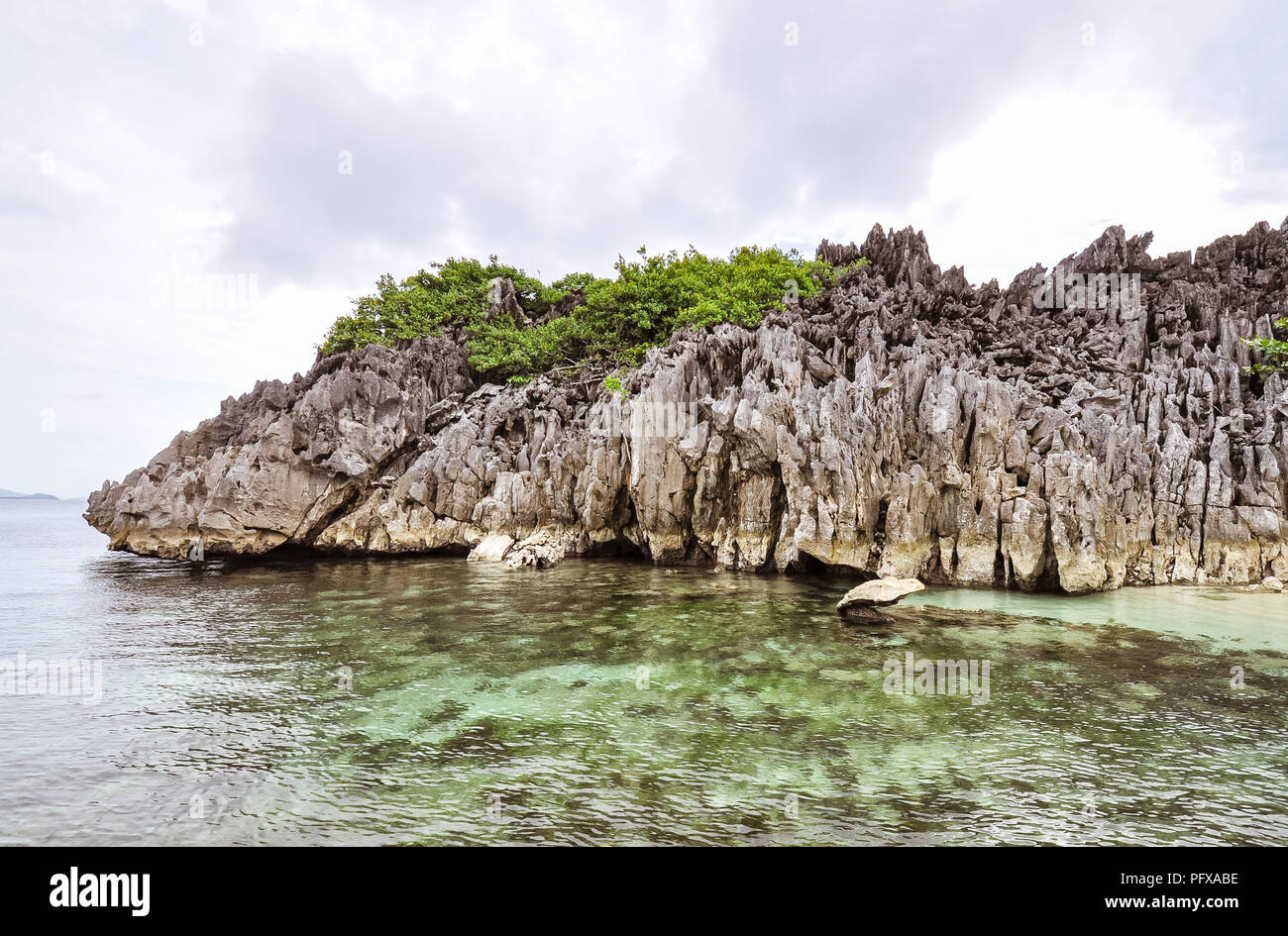 Des affleurements de roche calcaire - Caramoan, Camarines Sur, Philippines Banque D'Images