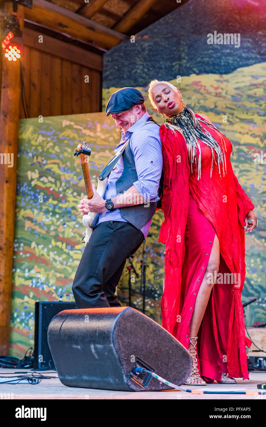 Singer Shakura S'Aida à Canmore Folk Music Festival, Canmore, Alberta, Canada Banque D'Images