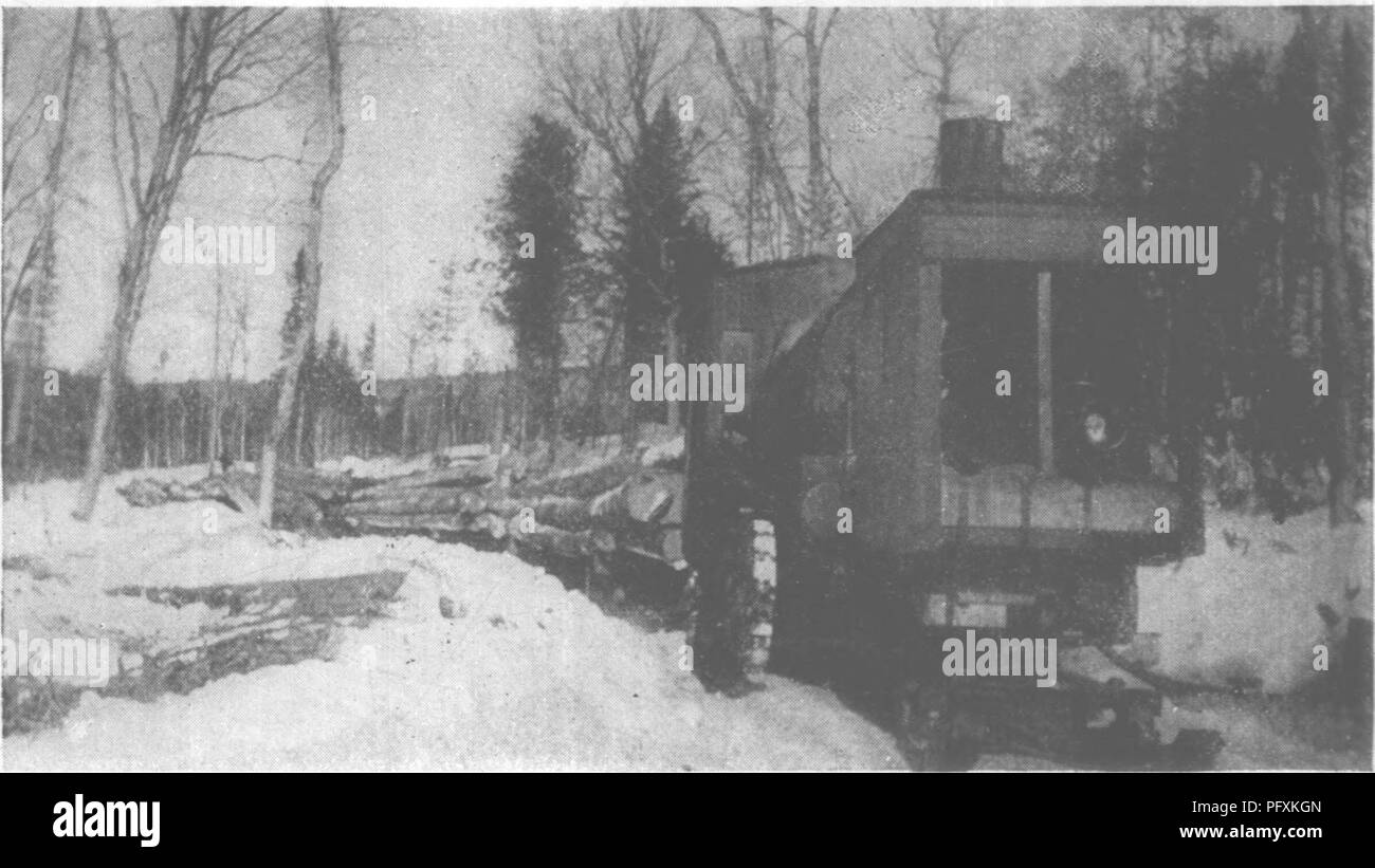 . La protection des forêts et de la conservation dans le Maine, 1919. Les forêts et la foresterie. 48 - LA PROTECTION DES FORÊTS ET DE LA CONSERVATION ont tout capté et stocké pour l'hiver, recommander la tour et peinture chambre au printemps. J'George E. Hathaway, Jacksonville, chef intérimaire, eaux East Machias, District no 5. Pour les améliorations que nous avons terminé une nouvelle ligne de téléphone con- necting Cooper et Wesley échauguettes, courant à travers un bon morceau de terres forestières et en communication avec les camps de bûcherons où l'aide peut être rapidement trouvé dans un temps de séchage ; durée de nouvelle ligne à environ trois miles. Je recom Banque D'Images