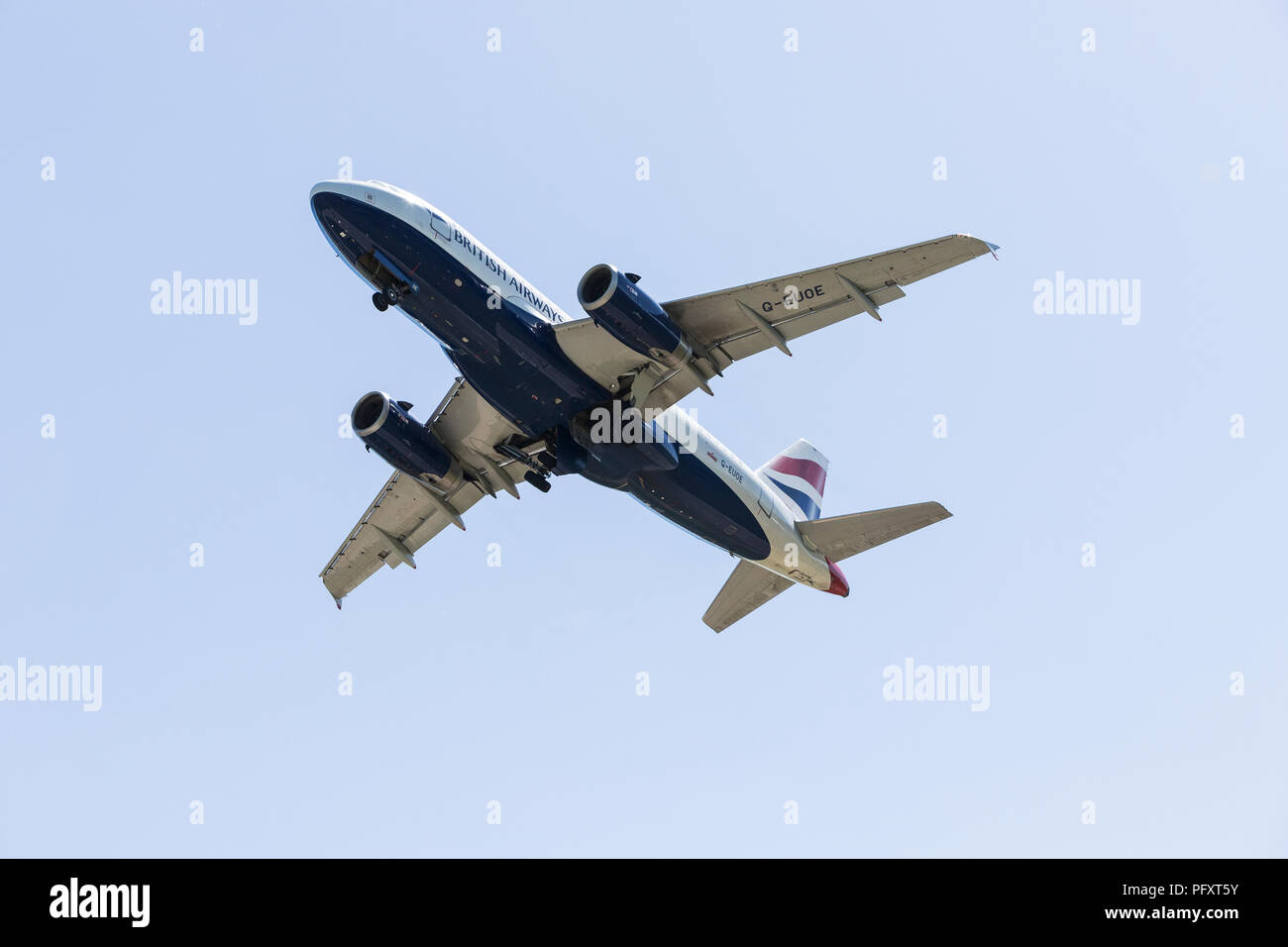 21-07-2013 British Airways avion. Un Airbus A319-131 G-EUOE. Banque D'Images