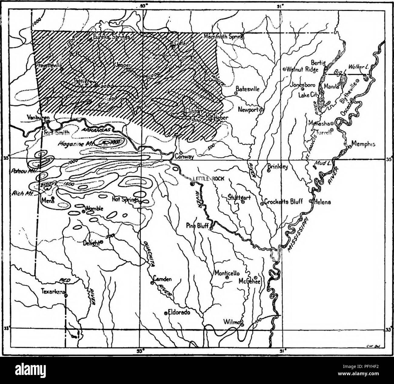 . Les oiseaux de l'Arkansas. Les oiseaux. G0à8UCKERS. 51 Nuit&amp;awk. Chordeiles virginiamis virginanus. L'engoulevent d'Amérique, ou "buUbat" se produit, en tant que migrants commun et d'un résident d'été rares et locales. Il arrive du sud du 20e jour d'avril, et la migration des individus sont plus ou moins communes pour un mois ou plus. À l'automne, le mouvement au sud commence tard en août et se poursuit jusqu'en septembre, les oiseaux étant plus abondante durant les derniers mois. L'espèce est signalée à se reproduire, à Clinton, Pea Ridge, et près de Newport. J'ai observé en petit nombre à Mena (24 mai), Pettigrew (Ju Banque D'Images